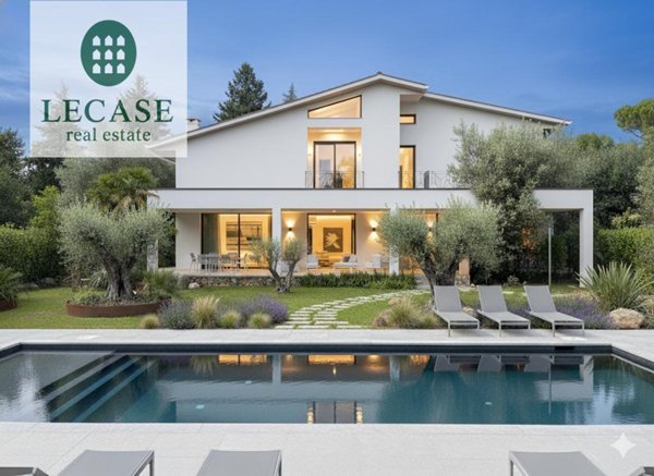 casa indipendente in vendita a Forte dei Marmi in zona Vittoria Apuana