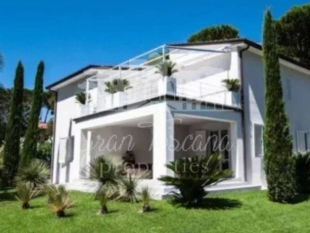 casa indipendente in vendita a Forte dei Marmi in zona Roma Imperiale