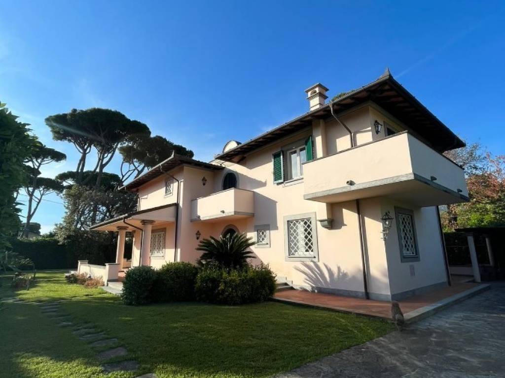 casa indipendente in vendita a Forte dei Marmi in zona Vittoria Apuana
