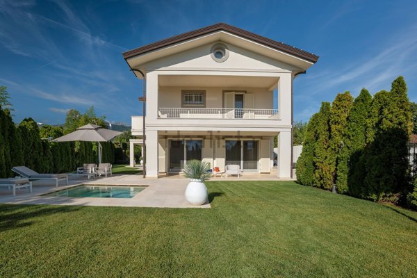casa indipendente in vendita a Forte dei Marmi