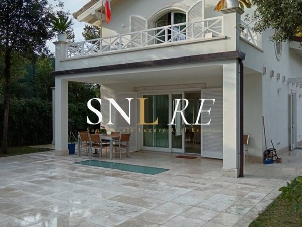 casa indipendente in vendita a Forte dei Marmi