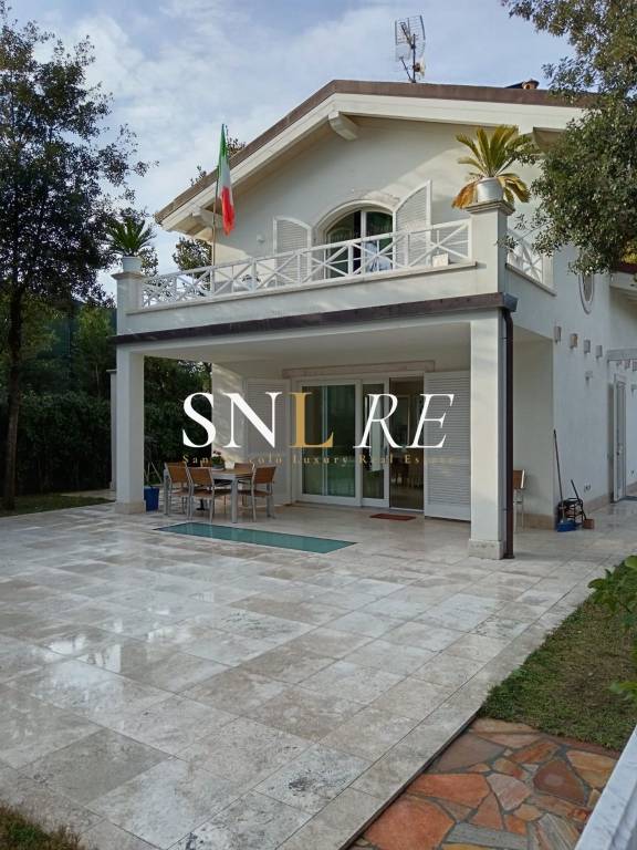 casa indipendente in vendita a Forte dei Marmi