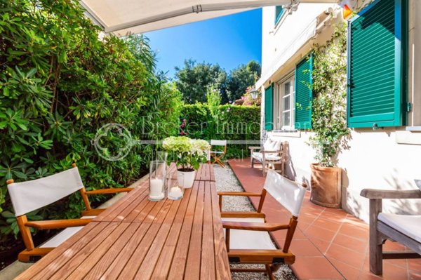 appartamento in vendita a Forte dei Marmi in zona Roma Imperiale