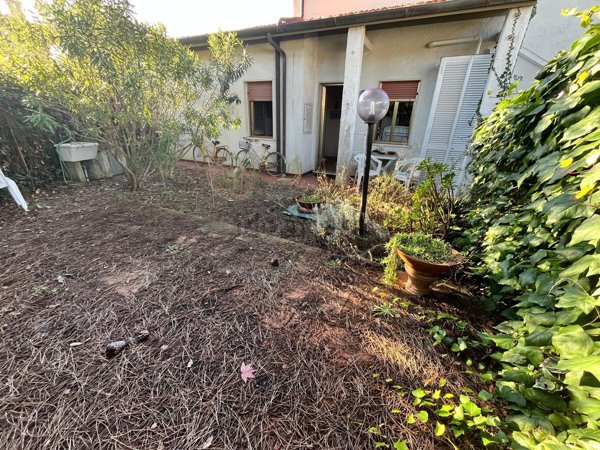 casa indipendente in vendita a Forte dei Marmi in zona Vittoria Apuana