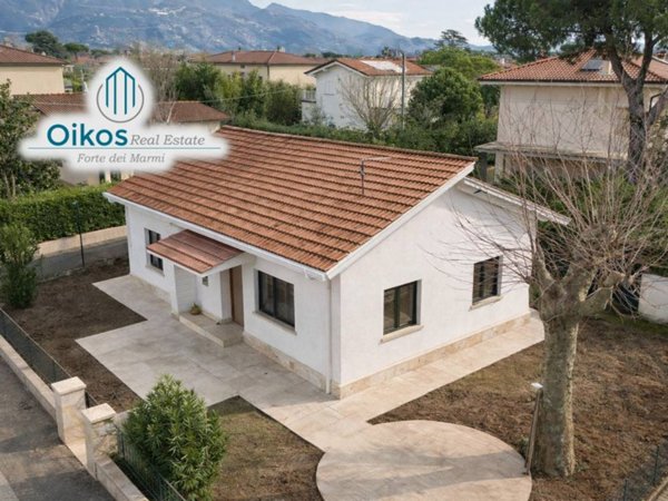casa indipendente in vendita a Forte dei Marmi in zona Vittoria Apuana