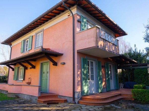 casa indipendente in vendita a Forte dei Marmi