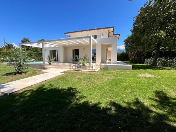 casa indipendente in vendita a Forte dei Marmi
