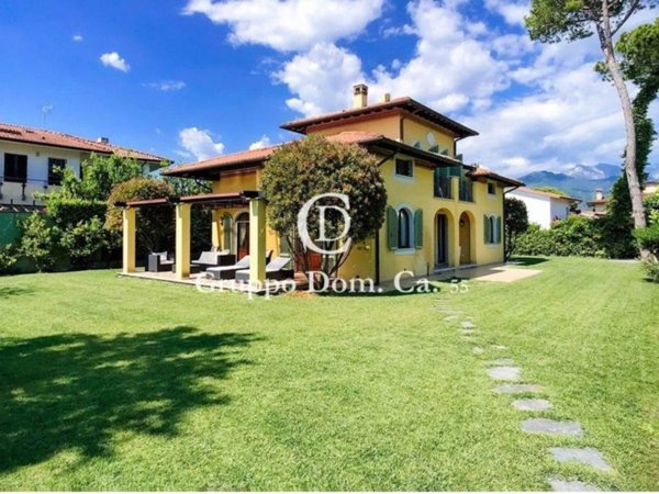 casa indipendente in vendita a Forte dei Marmi in zona Vittoria Apuana