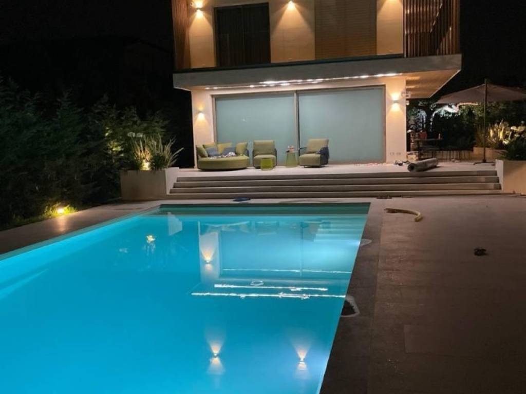 casa indipendente in vendita a Forte dei Marmi in zona Vittoria Apuana