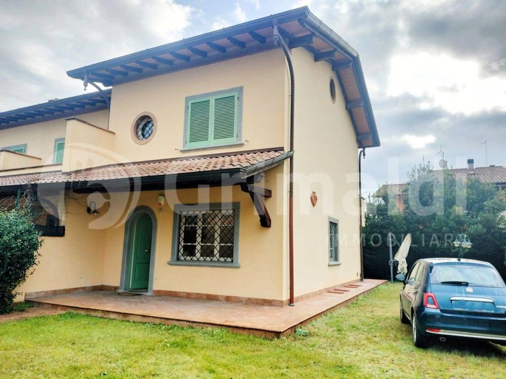 casa indipendente in vendita a Forte dei Marmi in zona Roma Imperiale