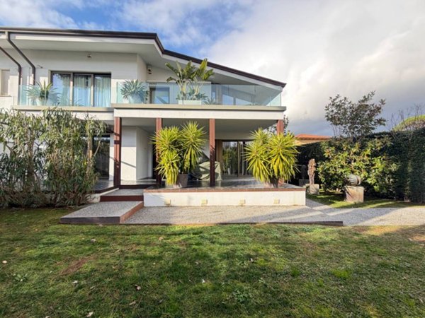 casa indipendente in vendita a Forte dei Marmi