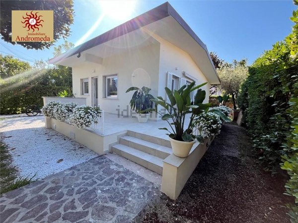 casa indipendente in vendita a Forte dei Marmi