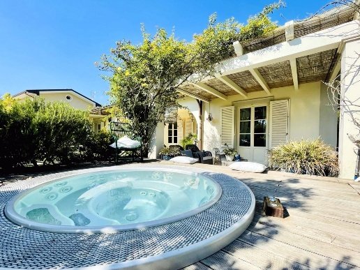 casa indipendente in vendita a Forte dei Marmi in zona Roma Imperiale