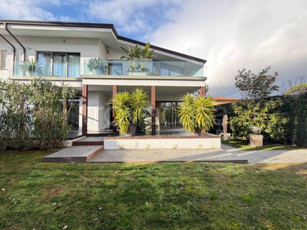 casa indipendente in vendita a Forte dei Marmi
