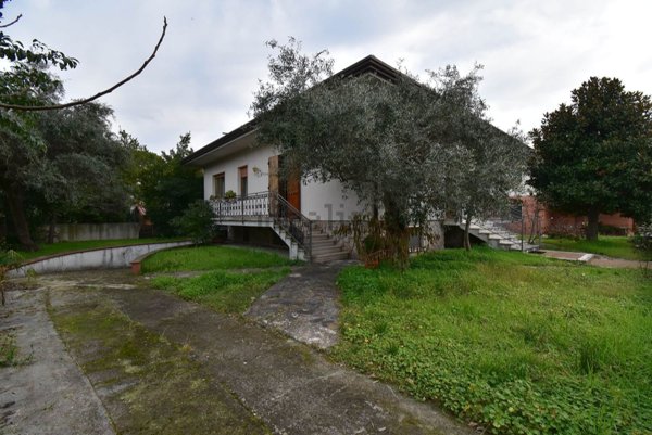 casa indipendente in vendita a Forte dei Marmi in zona Vaiana