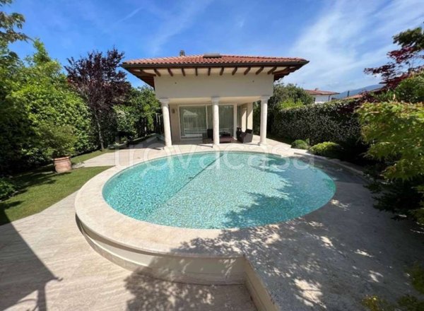 casa indipendente in vendita a Forte dei Marmi