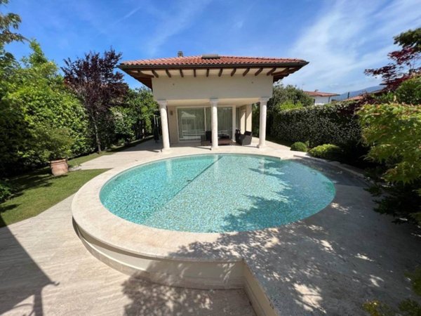 casa indipendente in vendita a Forte dei Marmi