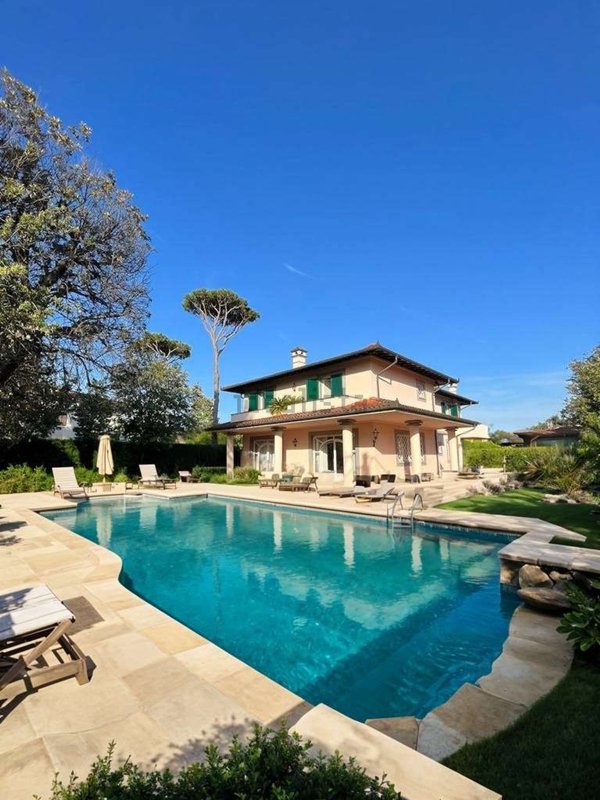 casa indipendente in vendita a Forte dei Marmi in zona Vittoria Apuana