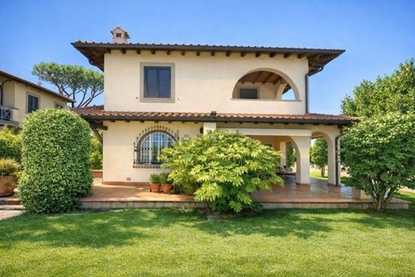 casa indipendente in vendita a Forte dei Marmi in zona Vittoria Apuana