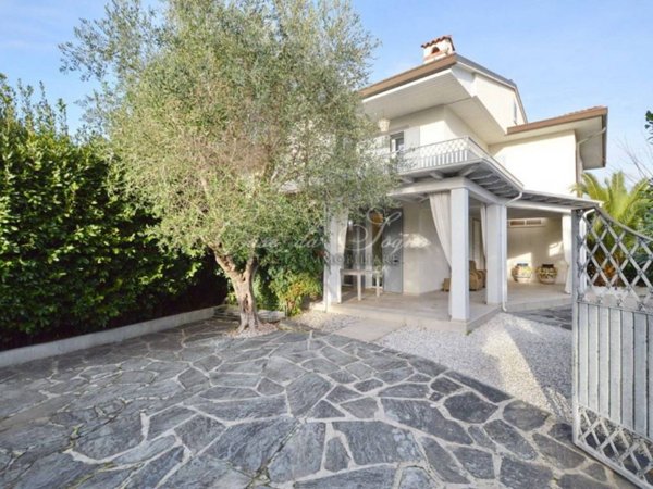 casa indipendente in vendita a Forte dei Marmi
