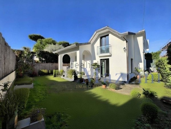 casa indipendente in vendita a Forte dei Marmi