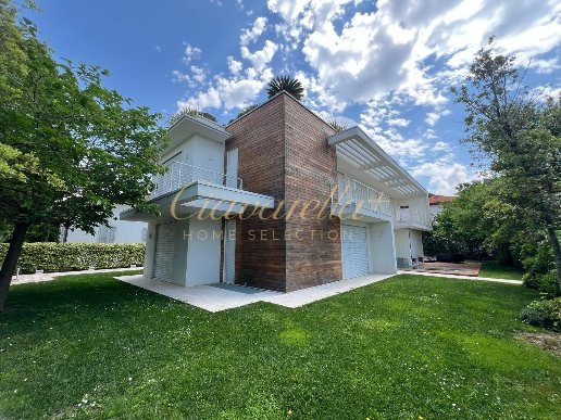 casa indipendente in vendita a Forte dei Marmi