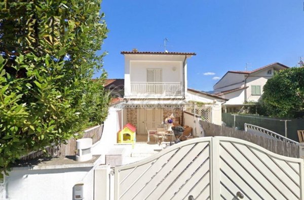 casa indipendente in vendita a Forte dei Marmi