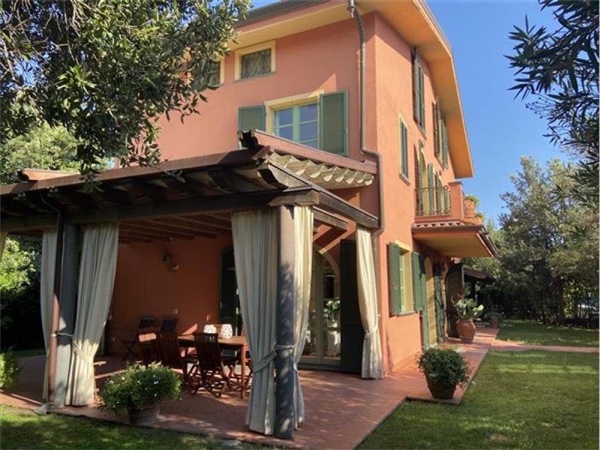 casa indipendente in vendita a Forte dei Marmi