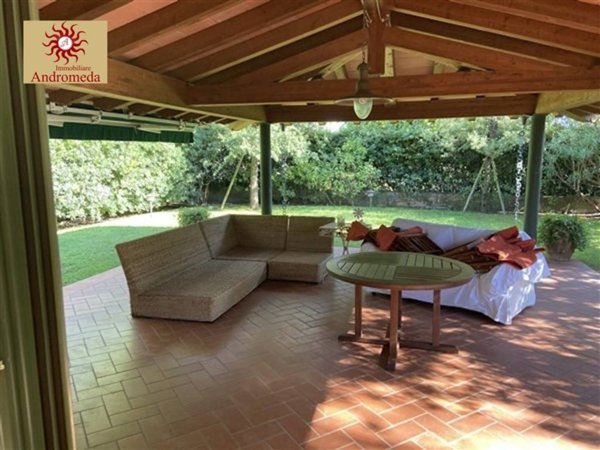 casa indipendente in vendita a Forte dei Marmi