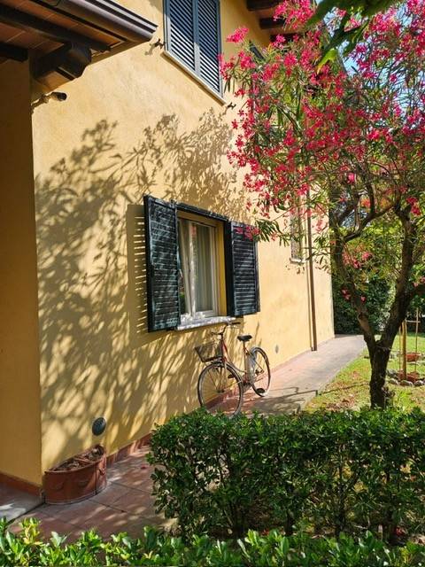 casa indipendente in vendita a Forte dei Marmi in zona Vittoria Apuana