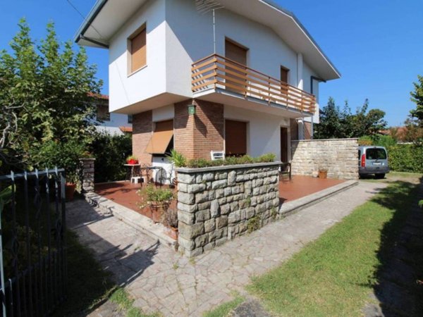 casa indipendente in vendita a Forte dei Marmi