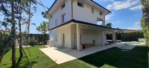 casa indipendente in vendita a Forte dei Marmi in zona Vittoria Apuana