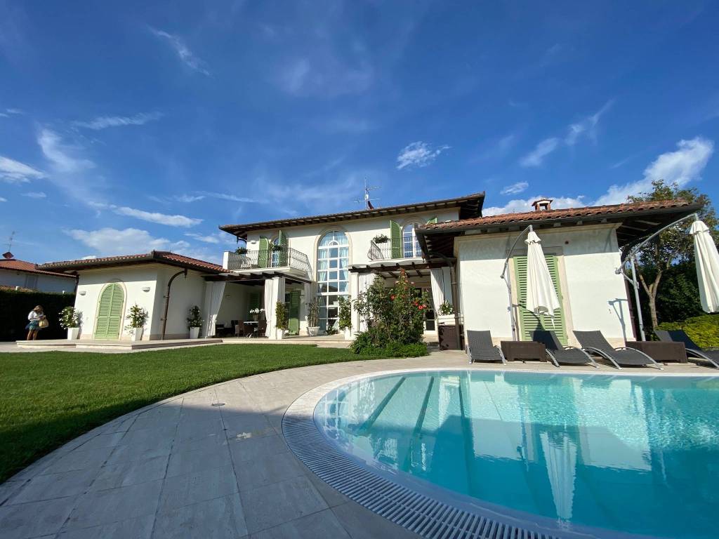 casa indipendente in vendita a Forte dei Marmi in zona Vittoria Apuana