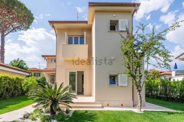 casa indipendente in vendita a Forte dei Marmi in zona Vittoria Apuana