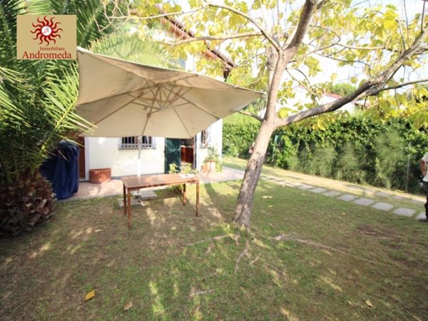 casa indipendente in vendita a Forte dei Marmi