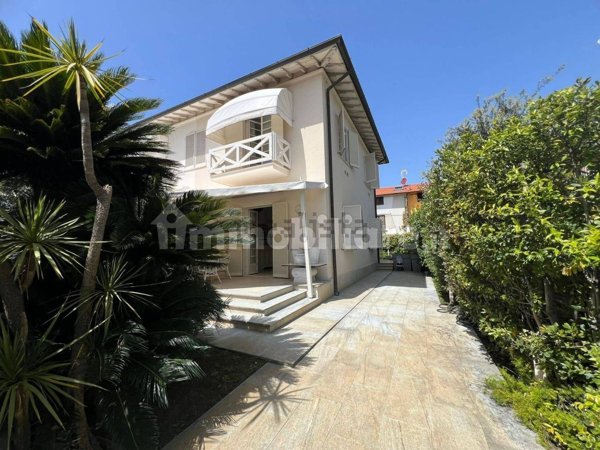 casa indipendente in vendita a Forte dei Marmi