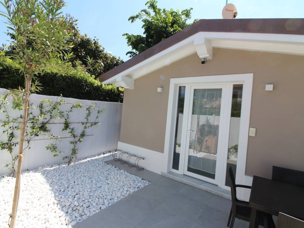 casa indipendente in vendita a Forte dei Marmi in zona Roma Imperiale