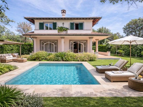 casa indipendente in vendita a Forte dei Marmi in zona Vittoria Apuana