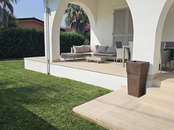 casa indipendente in vendita a Forte dei Marmi in zona Vittoria Apuana