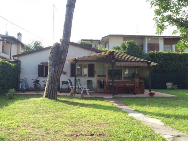 casa indipendente in vendita a Forte dei Marmi in zona Vittoria Apuana