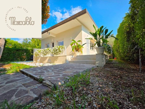 casa indipendente in vendita a Forte dei Marmi