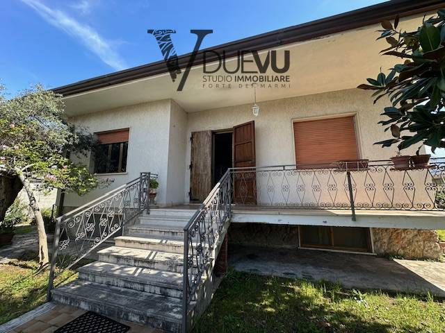 casa indipendente in vendita a Forte dei Marmi in zona Vaiana