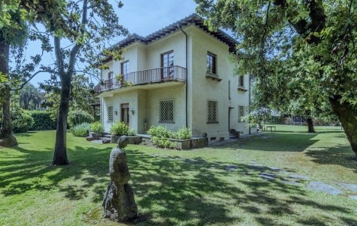 casa indipendente in vendita a Forte dei Marmi in zona Roma Imperiale