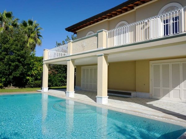 casa indipendente in vendita a Forte dei Marmi in zona Vittoria Apuana
