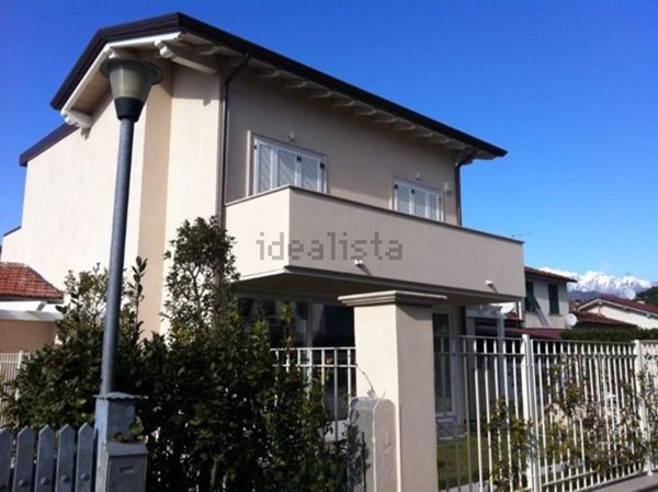 casa indipendente in vendita a Forte dei Marmi