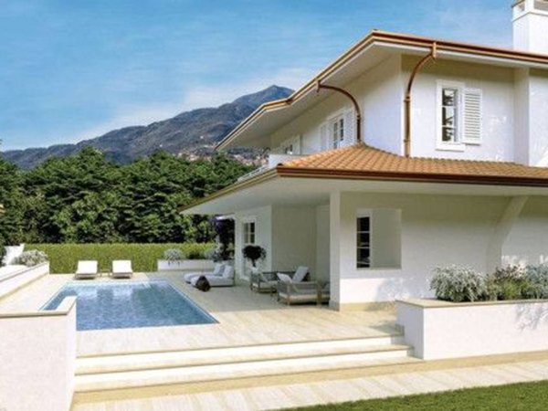casa indipendente in vendita a Forte dei Marmi in zona Roma Imperiale