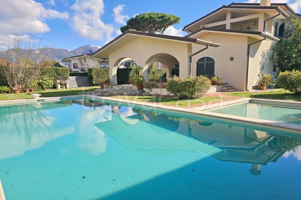 casa indipendente in vendita a Forte dei Marmi
