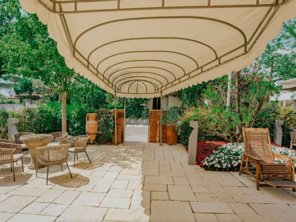 negozio in vendita a Forte dei Marmi in zona Vittoria Apuana