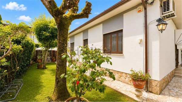 casa indipendente in vendita a Forte dei Marmi