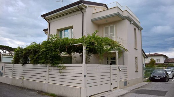 casa indipendente in vendita a Forte dei Marmi